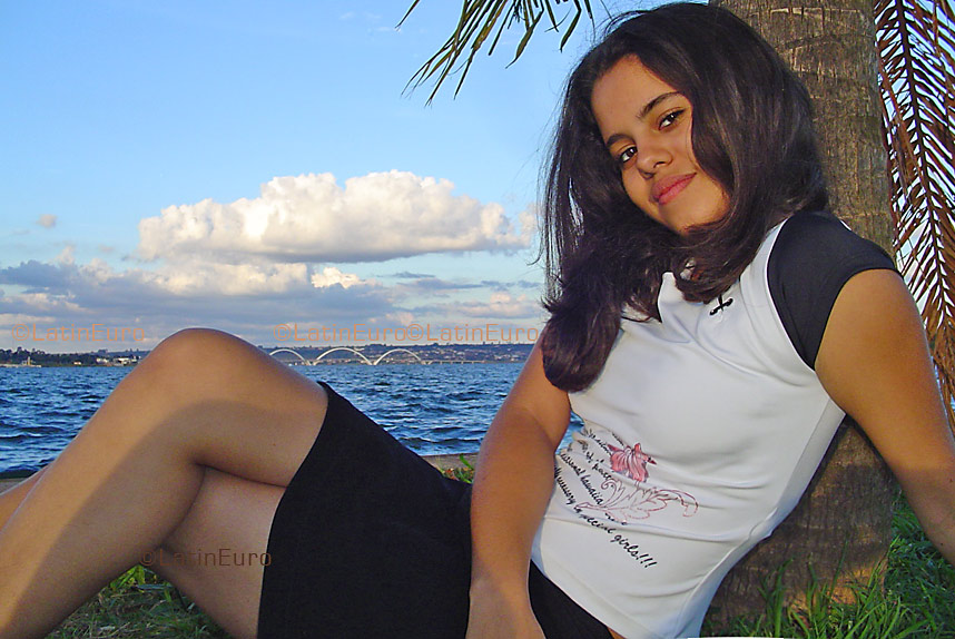 Date this lovely Brazil girl Arianny from NIQUELANDIA B3819
