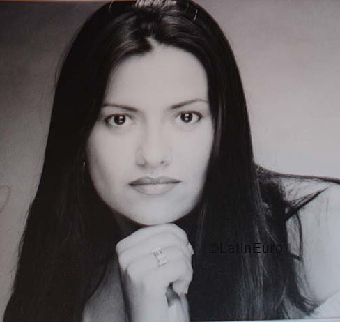 Date this nice looking Brazil girl Renee from  B3935