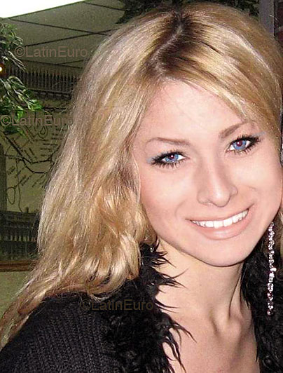 Date this stunning Brazil girl Anna from BELO HORIZONTE B4021