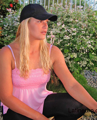 Date this lovely Brazil girl Cristiane from CAMBORIU B4052