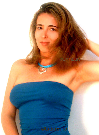 Date this cute Brazil girl Claudia from RIO DE JANEIRO B4055