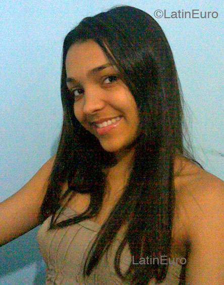 Date this stunning Brazil girl Carina from SAO PAULO B4423