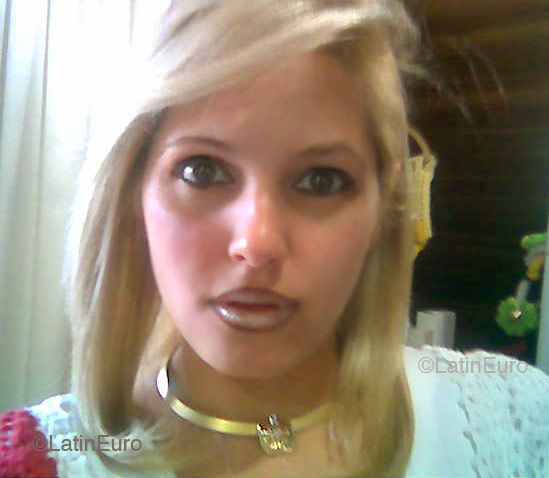 Date this stunning Brazil girl Karen from CURITIBA B4459