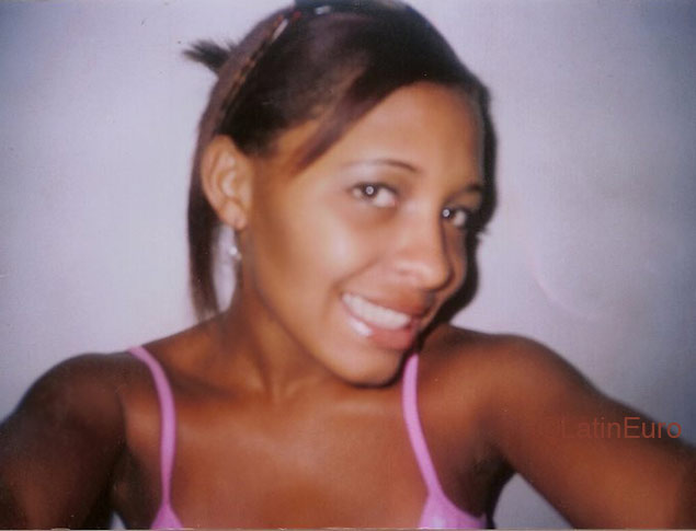 Date this hard body Brazil girl Edlene from CASTELO B4527