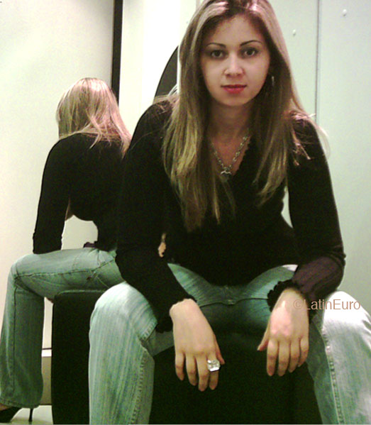 Date this hard body Brazil girl Janice from BARRA B4534