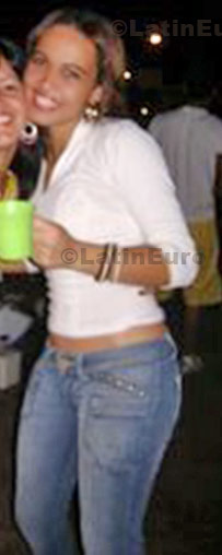 Date this attractive Brazil girl Plinia from Palmas B470