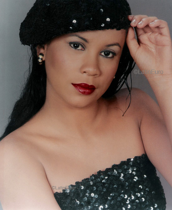 Date this attractive Brazil girl Tayna from MANAUS B4701