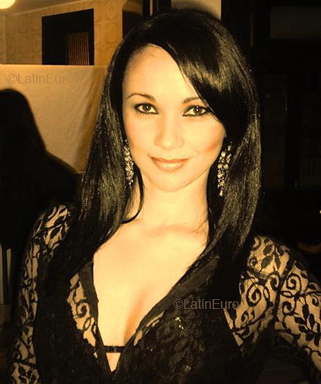 Date this good-looking Brazil girl Andresa from ICARA B4752