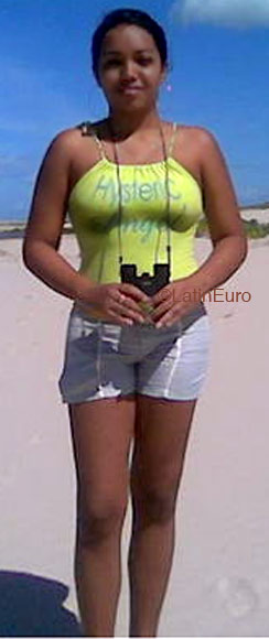 Date this charming Brazil girl Sheile from BEQUIMAO B4789
