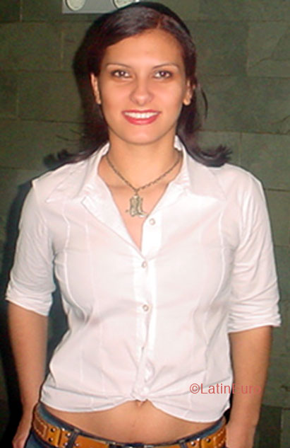 Date this attractive Brazil girl Erika from CRUZEIRO B4823