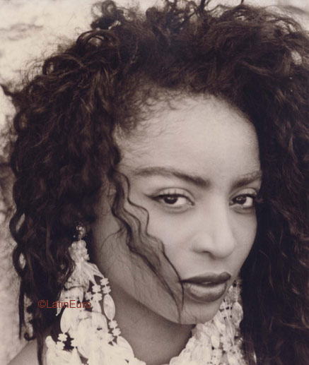 Date this good-looking Brazil girl Kira from SALVADOR B5316