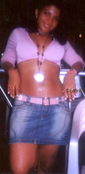 Date this athletic Brazil girl Vania from  B1975