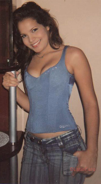 Date this athletic Brazil girl Aline from  B5394