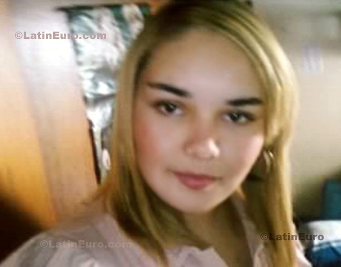 Date this young Brazil girl Cintia from Brasilia B543