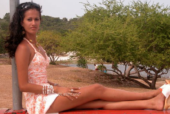 Date this stunning Brazil girl Taticlei from SALVADOR B5483