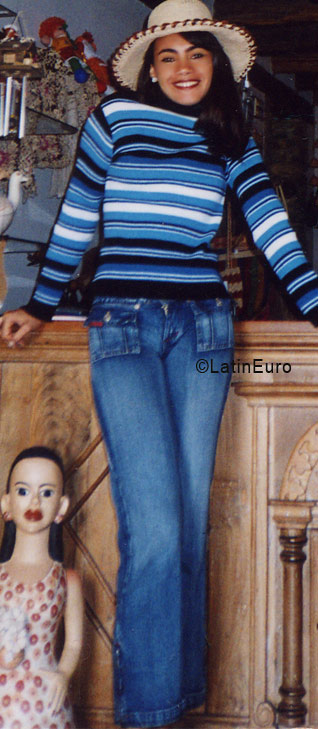 Date this georgeous Brazil girl Cintia from DIAMANTINA B5512