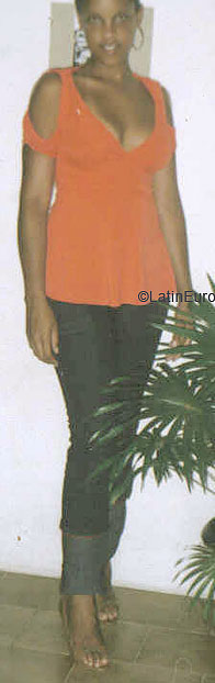 Date this athletic Brazil girl Isis from SALVADOR B5526