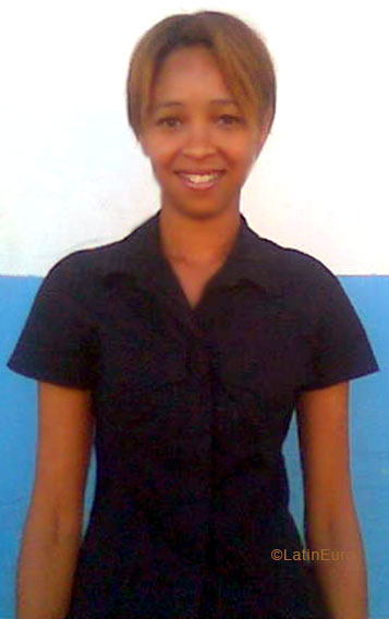 Date this beautiful Brazil girl Nara from GOVERNADOR MANGABEIRA B5811