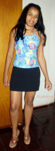 Date this nice looking Brazil girl Livea from BRASILIA B5866