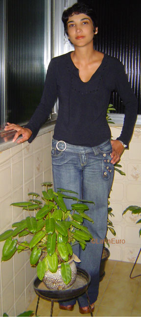 Date this delightful Brazil girl Cristina from PETROPOLIS B6052