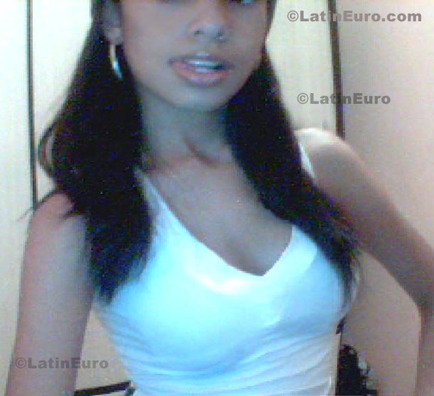 Date this charming Brazil girl Debora from Orlandia B665