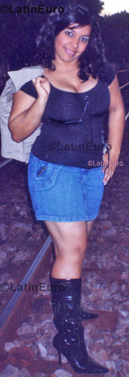 Date this attractive Brazil girl Aline from Governador Valadares B666