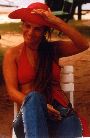 Date this cute Brazil girl Claudia from BELO HORIZONTE B6691