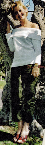 Date this voluptuous Brazil girl Claudia from  B6727