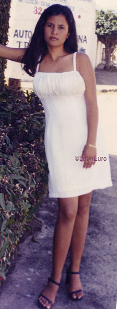 Date this charming Brazil girl Alessandra from BONOPOLIS B7157