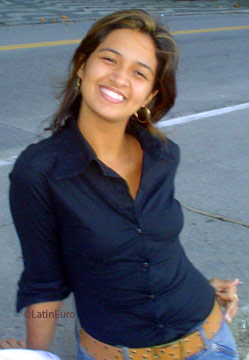 Date this nice looking Brazil girl Roberta from NITEROI B7385