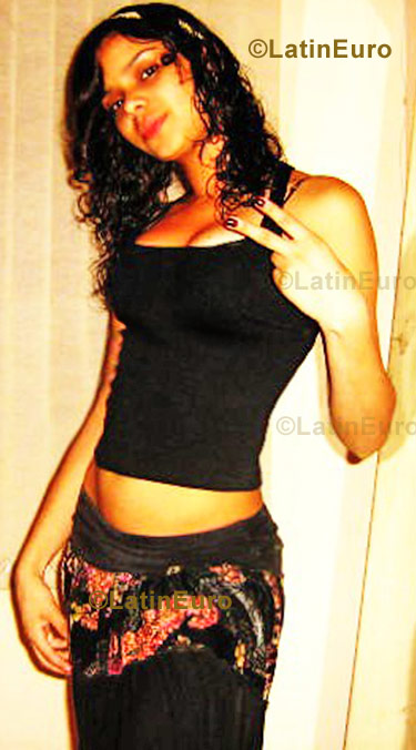 Date this lovely Brazil girl Aylla from Sao Paulo B742