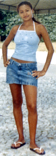 Date this nice looking Brazil girl Iris from SALVADOR B7524