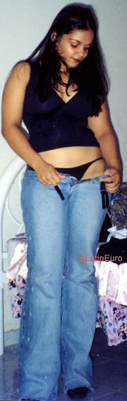 Date this hard body Brazil girl Leandea from CASTANHAL B7824