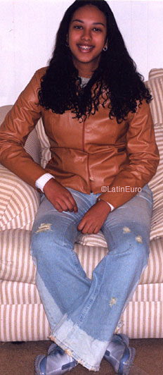 Date this sensual Brazil girl Juliane from BRASILIA B8010