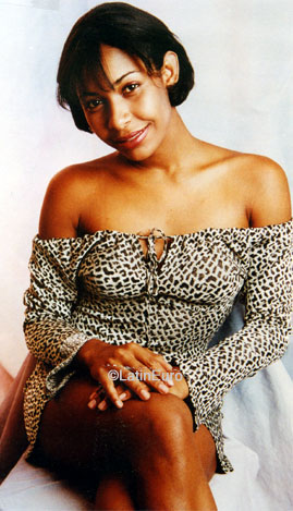 Date this happy Brazil girl Barbara from FEIRA DE SANTANA B8266