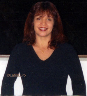 Date this happy Brazil girl Izabel from NITEROI B8366