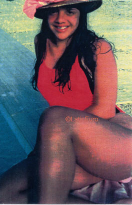 Date this fun Brazil girl Claudine from SAO PAULO B8376