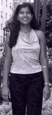 Date this attractive Brazil girl Fabiola from RIO DE JANEIRO B8414