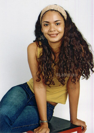 Date this cute Brazil girl Ana from SALVADOR B8553