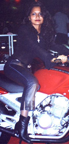 Date this foxy Brazil girl Sandra from MARABA B8586