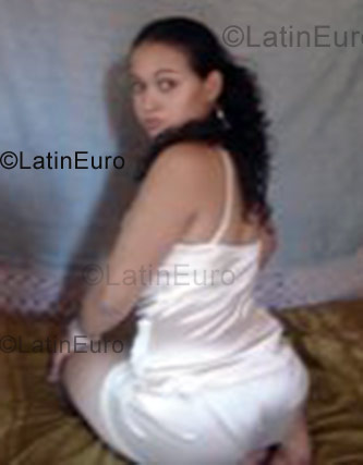 Date this charming Brazil girl Natalia from Domingos Mourao B884