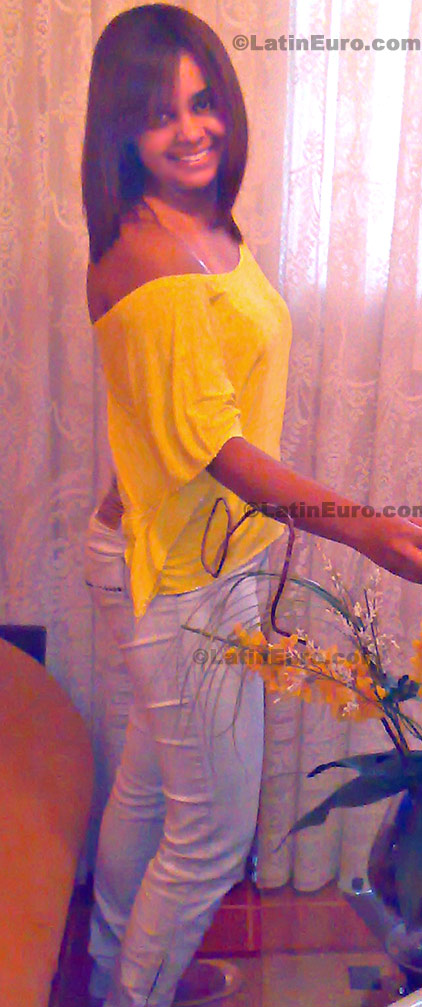 Date this pretty Brazil girl Keny- from  B90