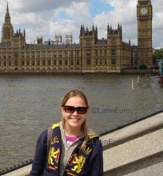 Date this nice looking Brazil girl Luiza from Cuiaba B946