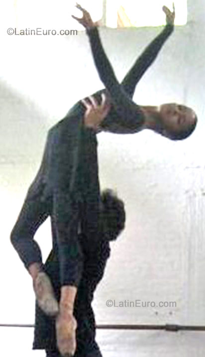 Date this nice looking Colombia girl Lina from Cali C7923