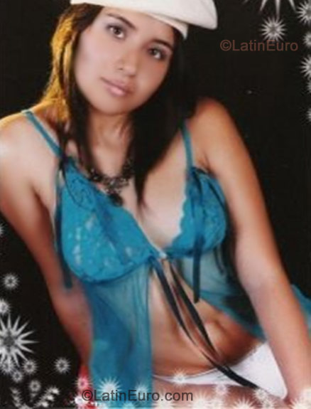 Date this tall Colombia girl Deisy from Medellin C7969