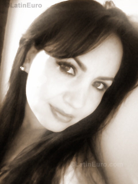 Date this georgeous Colombia girl Andrea- from  C8007