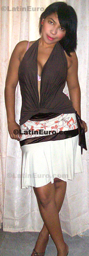 Date this voluptuous Colombia girl Diandra from Santa Marta C8026