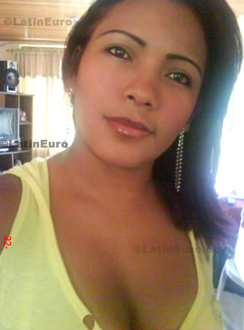 Date this passionate Colombia girl Denis- from Valledupar C8043