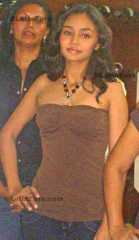 Date this foxy Colombia girl Monica from Barranquilla C8105