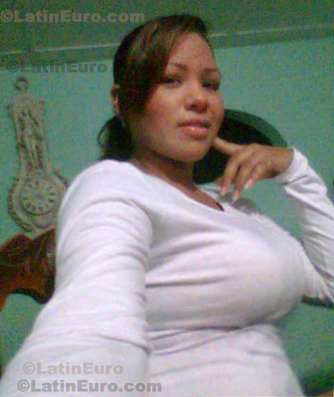 Date this gorgeous Colombia girl Andrea from Barranquilla C8146